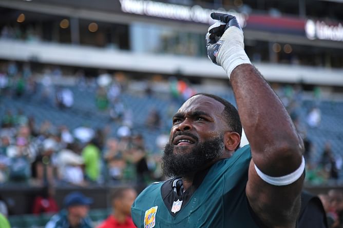 Eagles DE Brandon Graham chokes up while discussing season-ending triceps injury