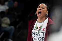 Dawn Staley flexes ‘buffed’ look with South Carolina players ahead of matchup vs Copping St