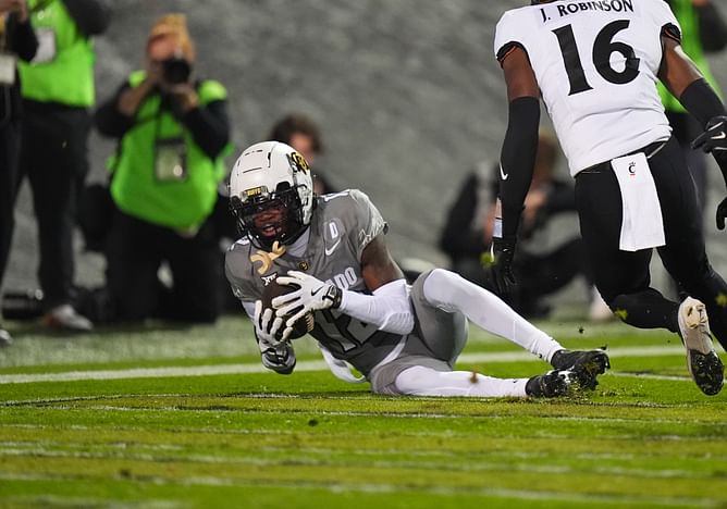 Travis Hunter has hilarious reaction as Deion Sanders Jr. trolls brother Shedeur's TD against Texas Tech