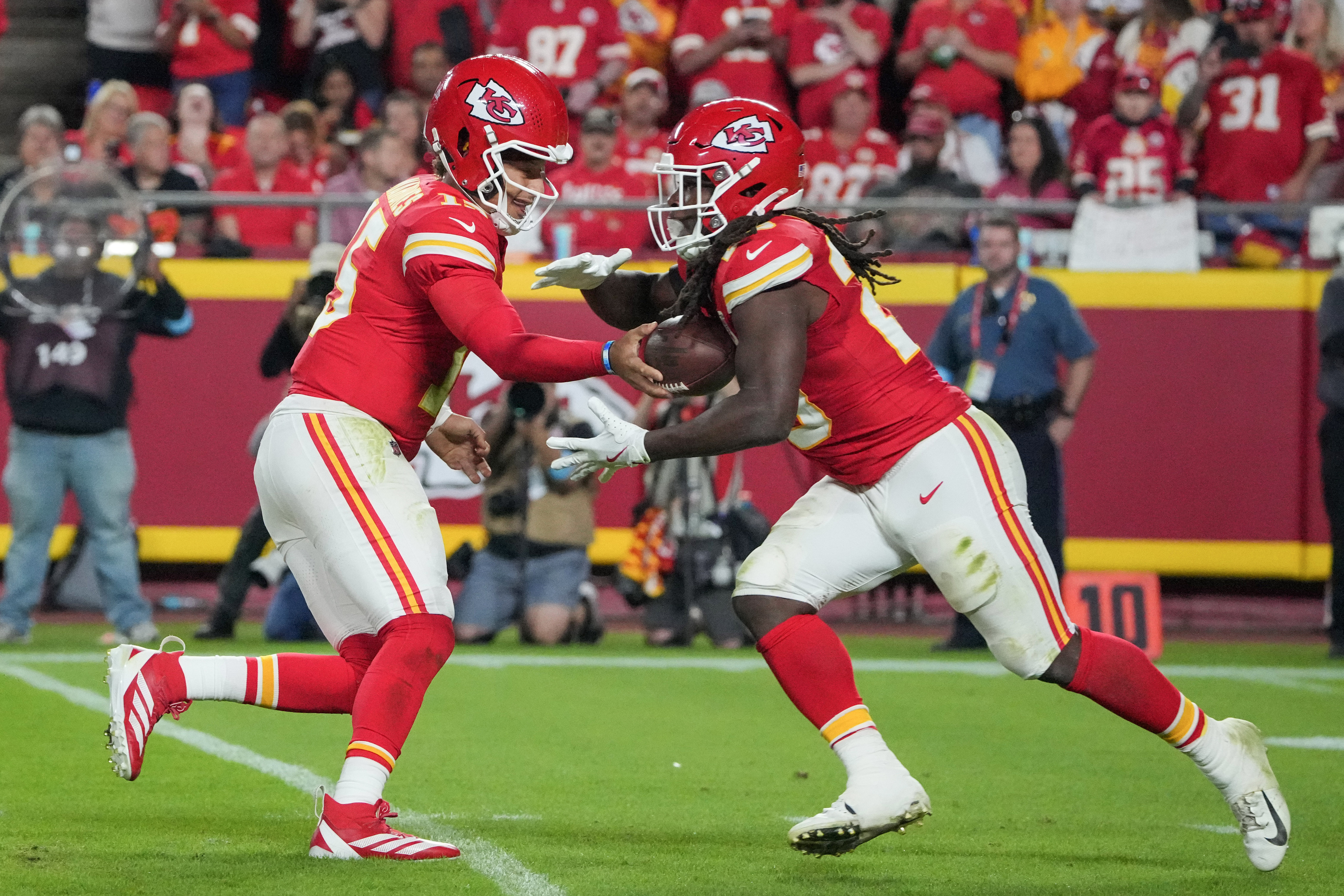 Patrick Mahomes praised Kareem Hunt- Source: Imagn