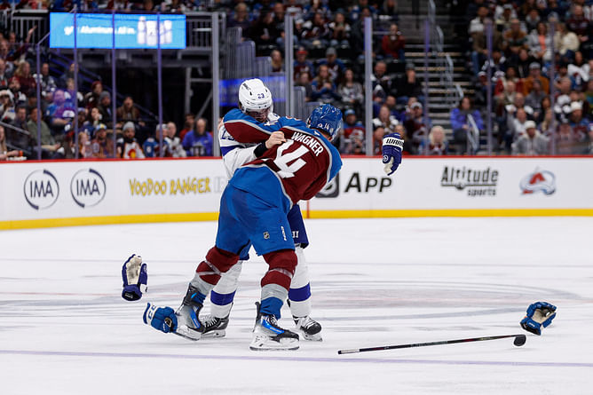 Watch: Michael Eyssimont lands series of punches on Jakub Lauko, leaving him helpless to respond back