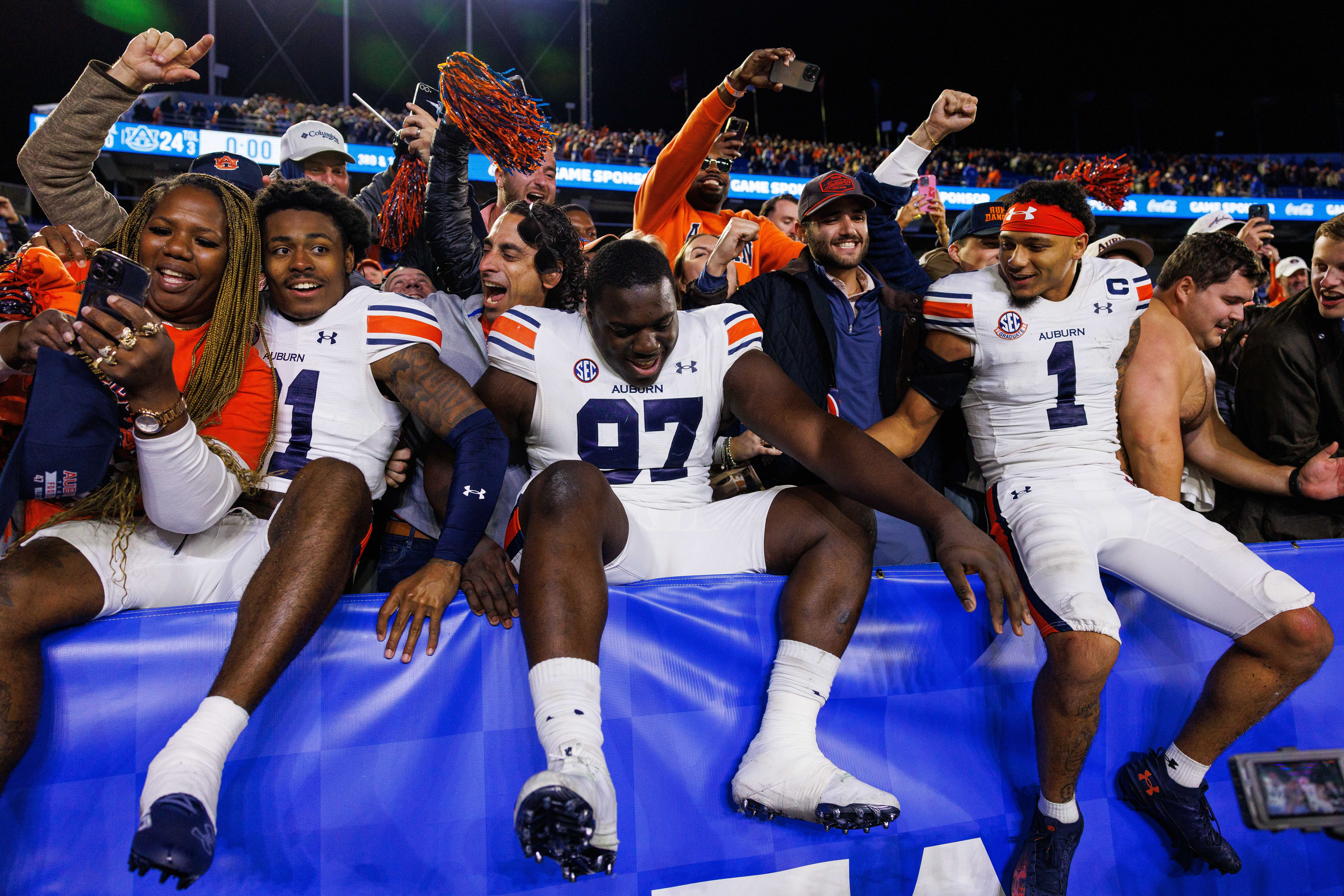 NCAA Football: Auburn at Kentucky - Source: Imagn