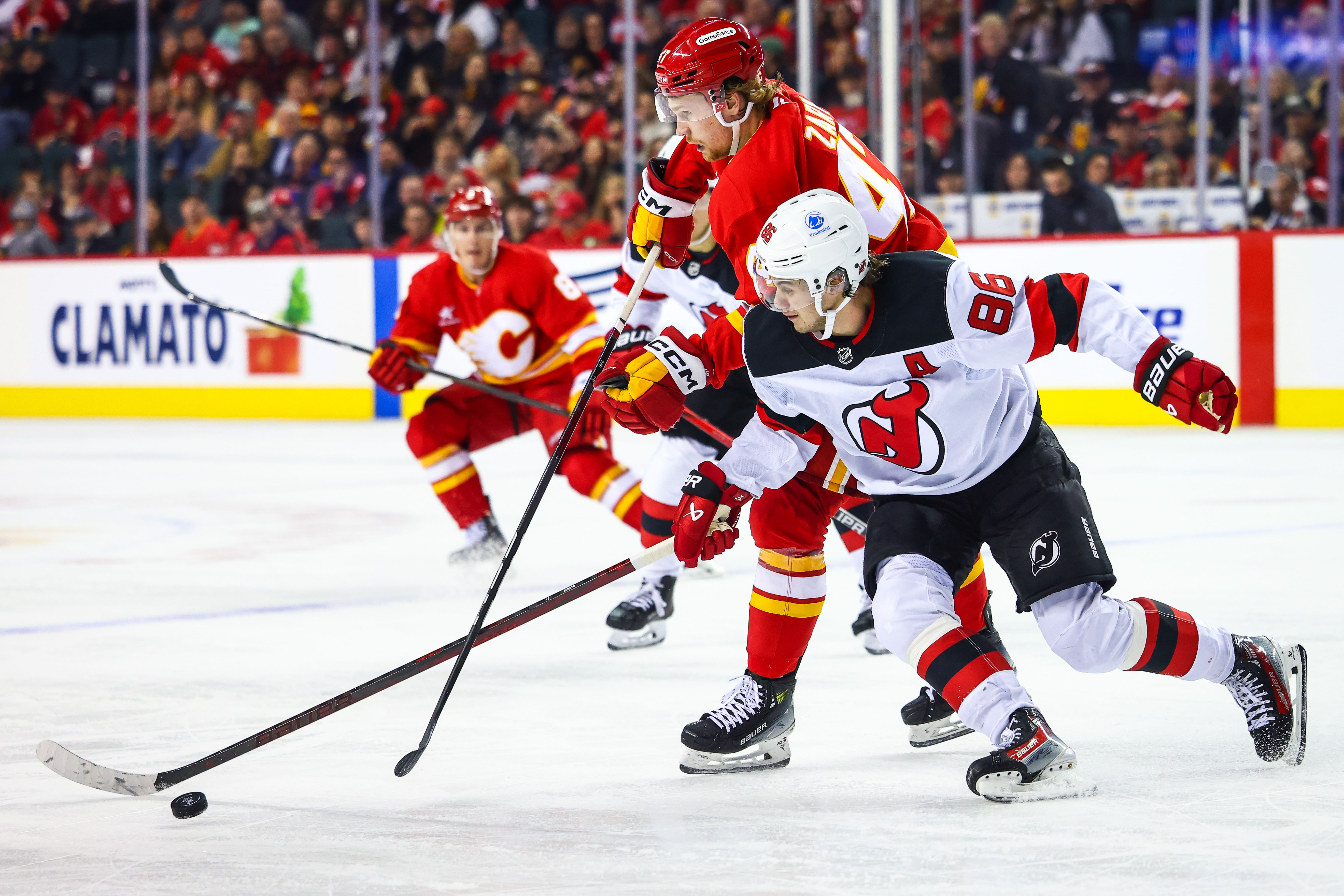 NHL: New Jersey Devils at Calgary Flames - Source: Imagn