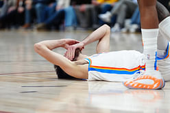 What happened to Chet Holmgren? Looking at Thunder star exiting to locker room after hard fall vs Warriors