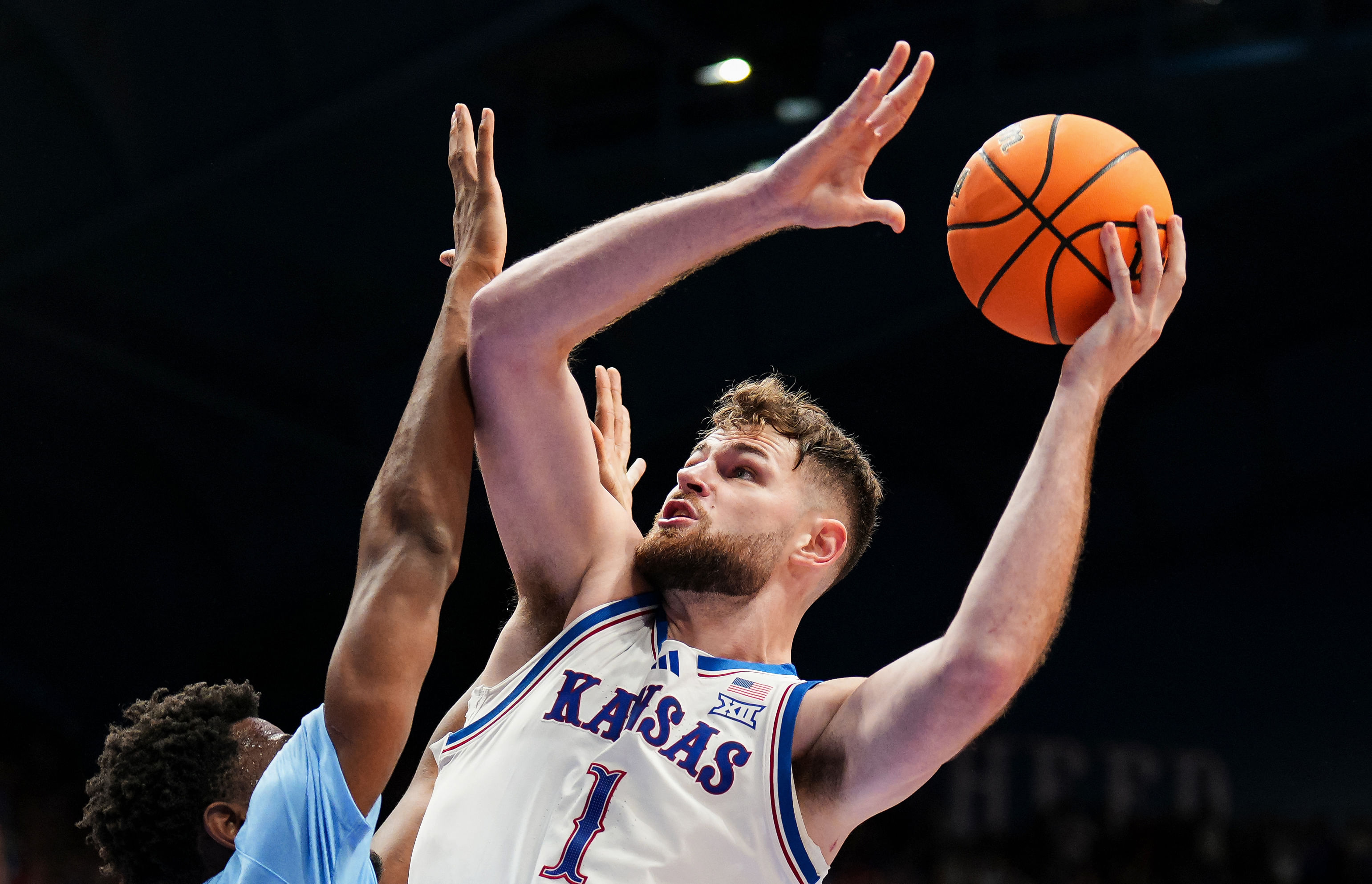 Kansas Jayhawks center Hunter Dickinson attempts to shoot against North Carolina Tar Heels (Credits: IMAGN)