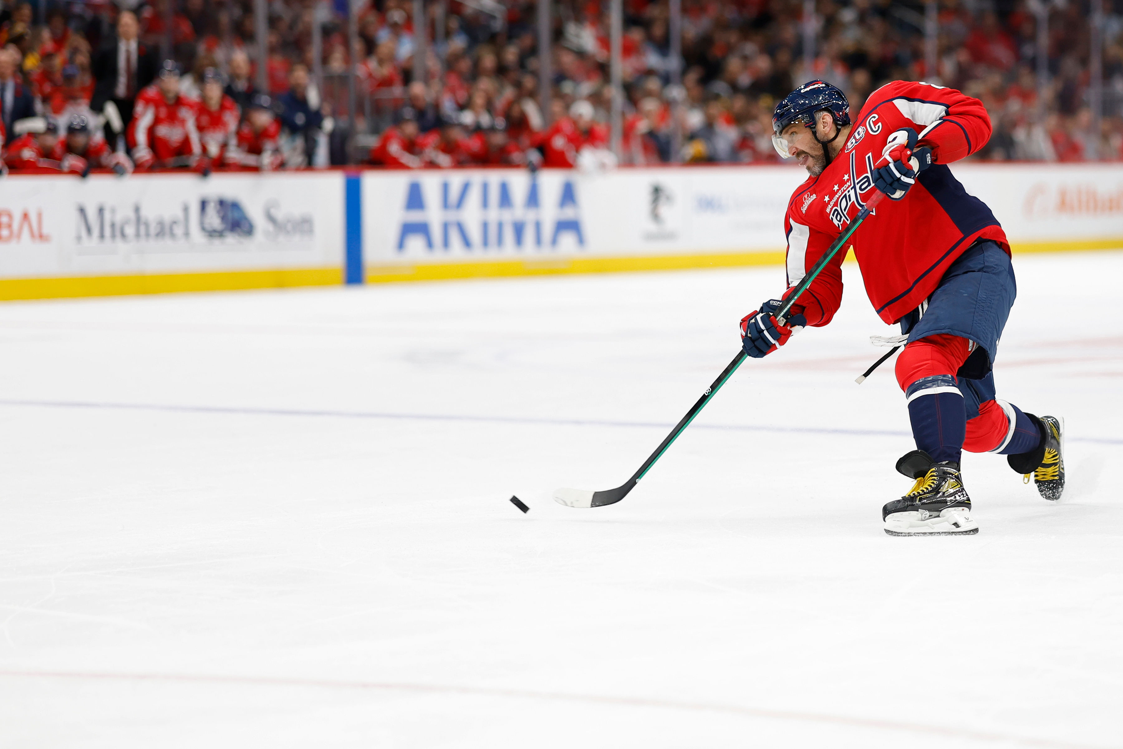 Alex Ovechkin is nearing a record of Wayne Gretzky&#039;s (Imagn)