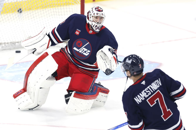 Ex-NHL HC makes his feelings known about Connor Hellebuyck's worthiness to win NHL MVP award despite low odds
