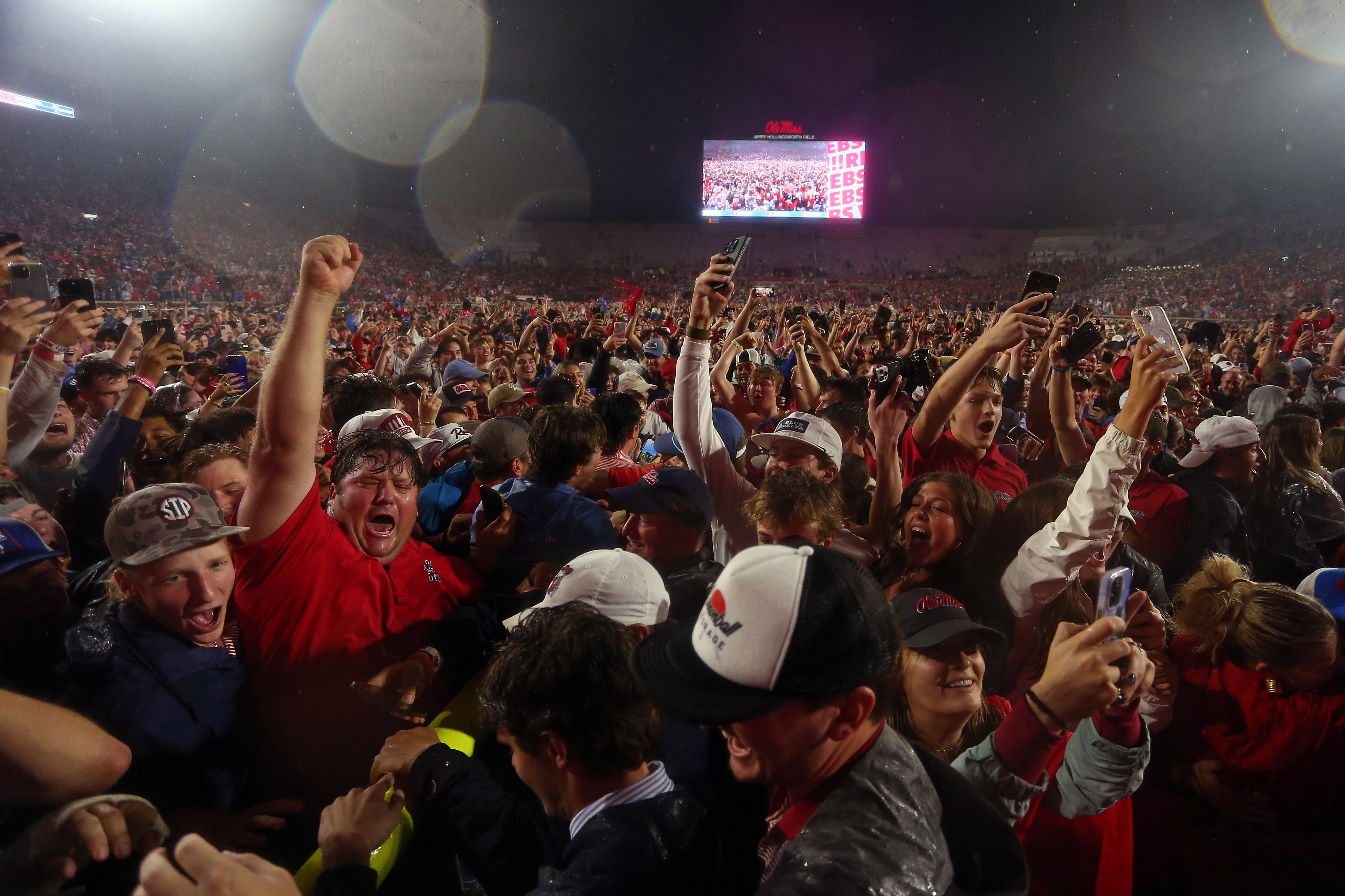 NCAA Football: Georgia at Mississippi - Source: Imagn