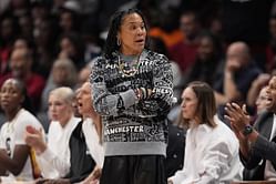 WATCH: South Carolina coach Dawn Staley ignores Arielle Chambers after she touches the “GOAT”