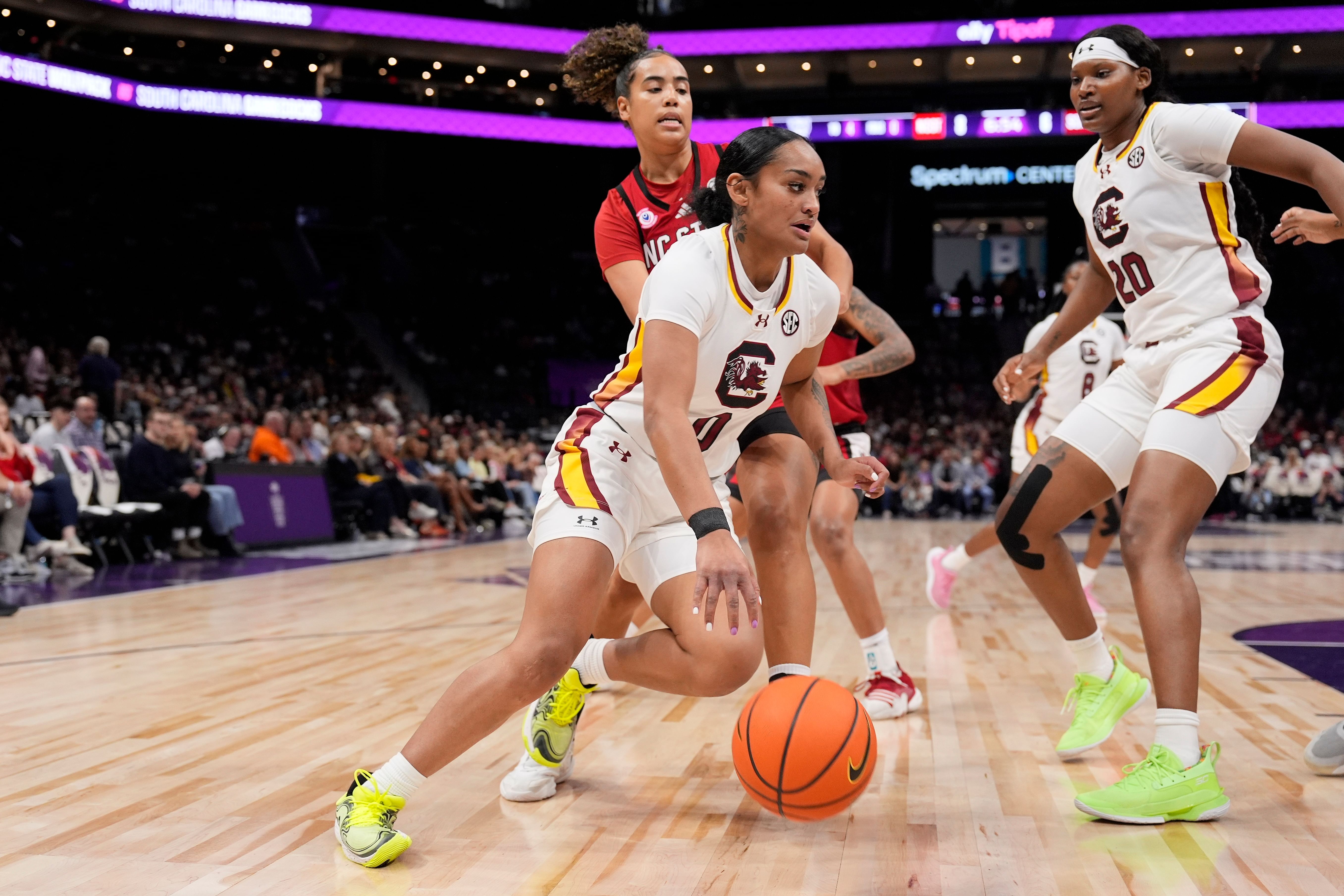 Senior guard Te-Hina Paopao was on cue to lead the South Carolina Gamecocks to victory.