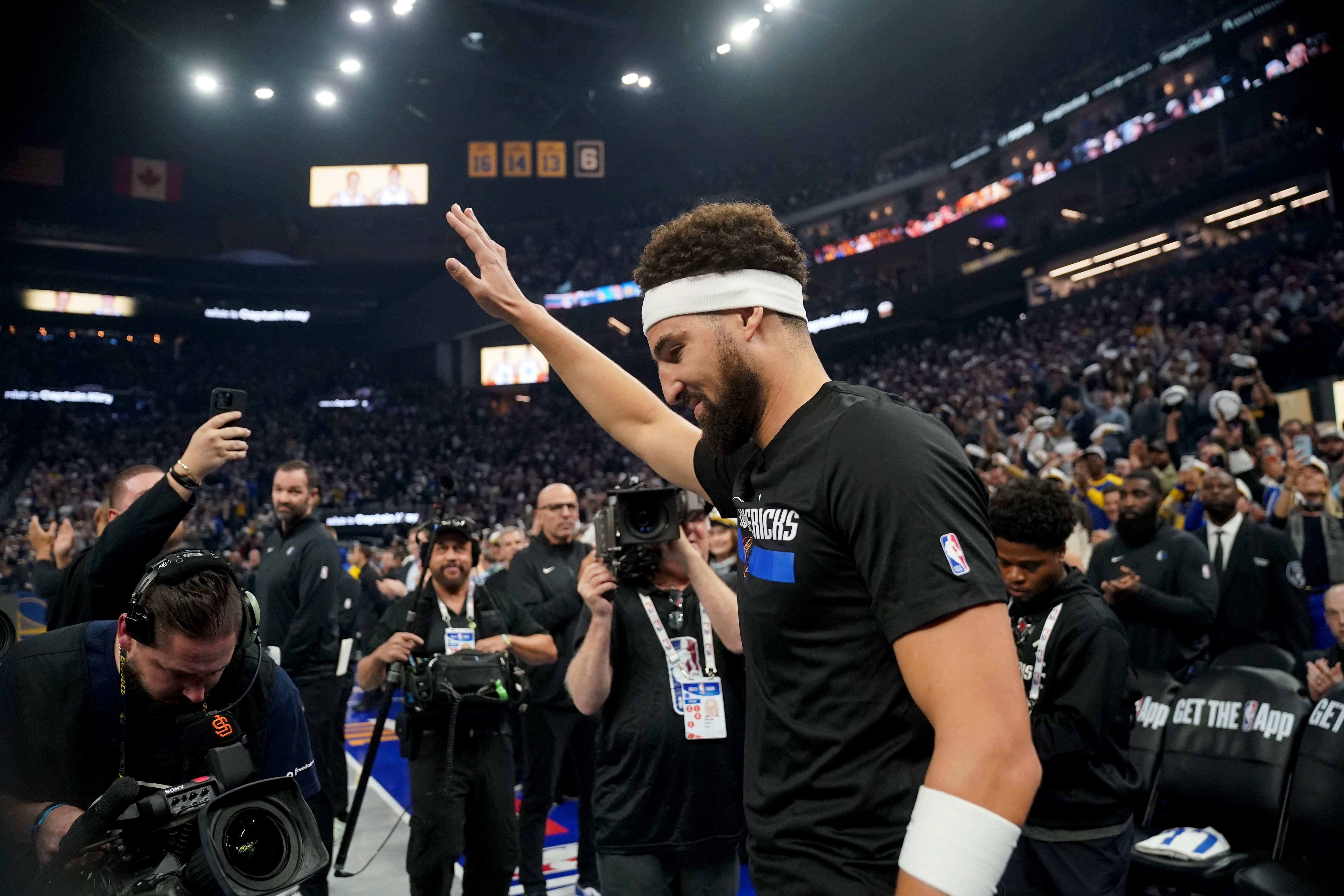 Klay Thompson gets a lot of love from Warriors fans. (Photo: IMAGN)