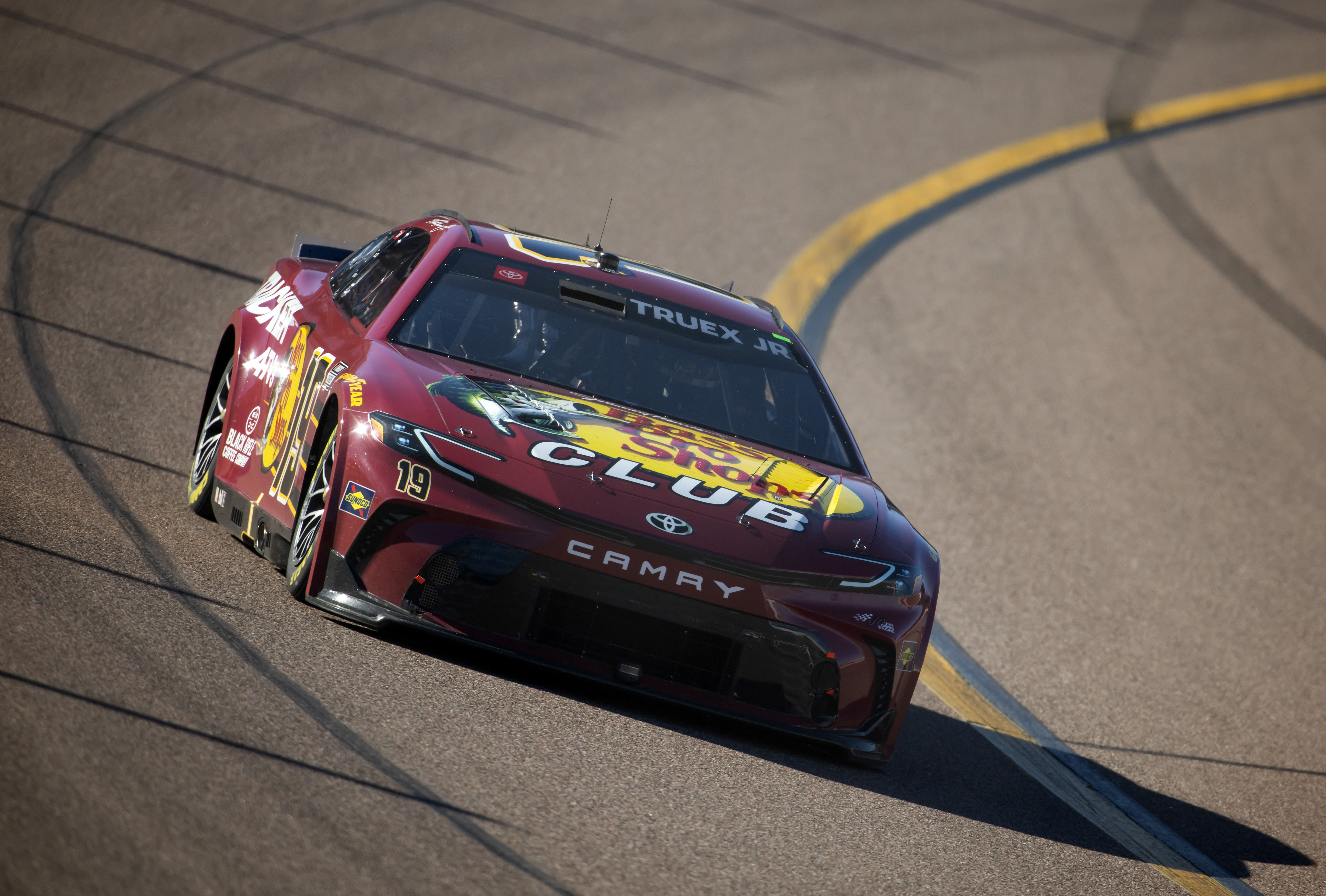 Martin Truex Jr (19) during the NASCAR Cup Series Championship race at Phoenix Raceway. (Image Source: Imagn)