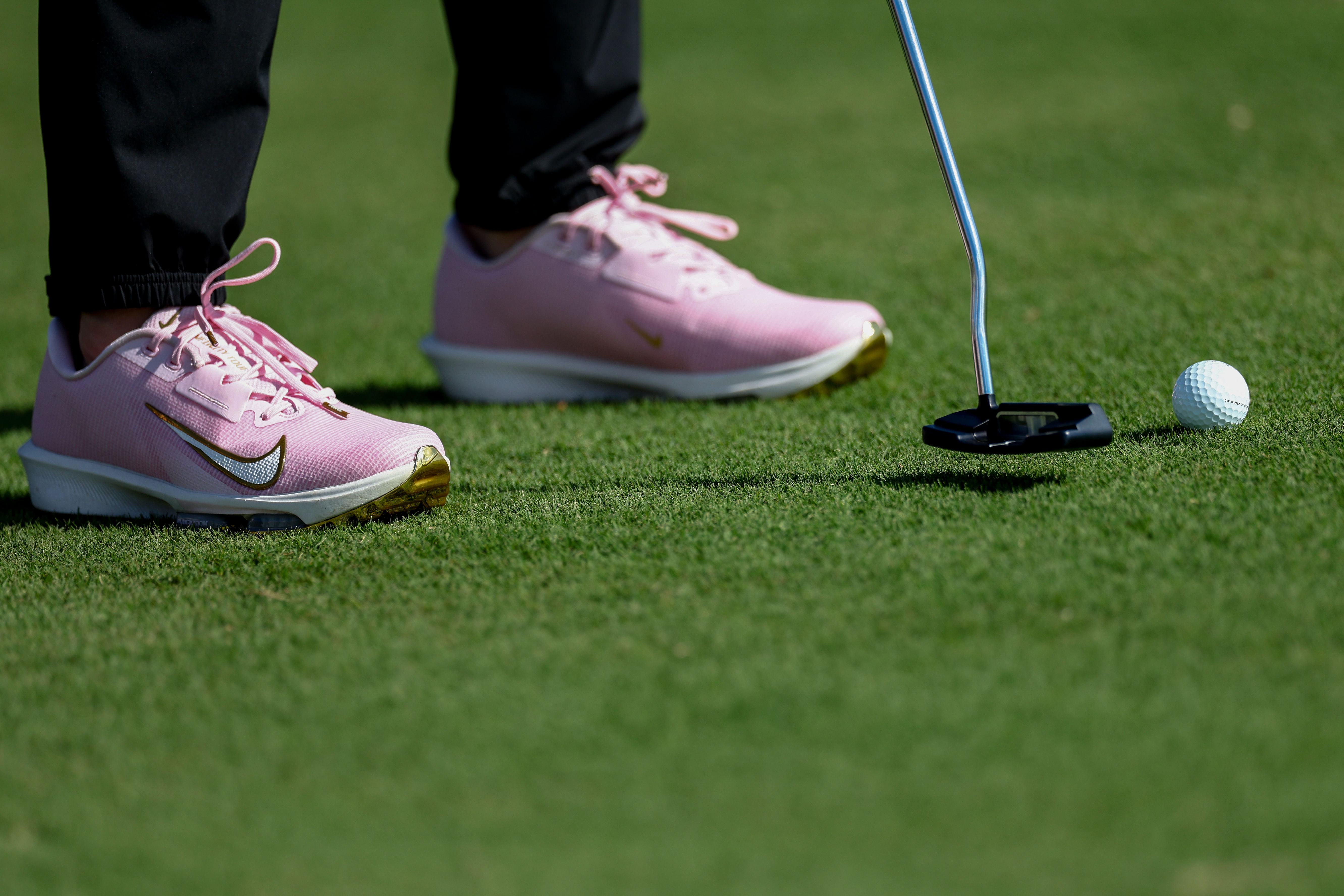 Caitlin Clark with custom Nike shoes (Credit: Nathan Ray Seebeck-Imagn Images)