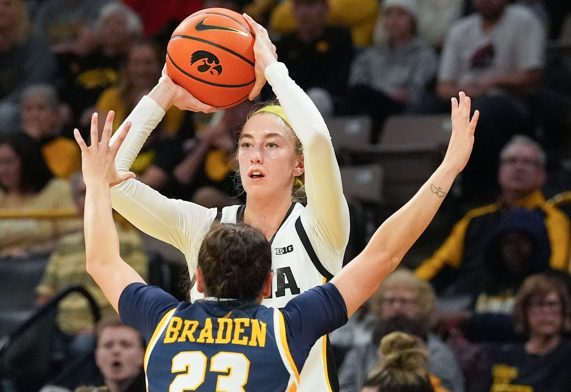 Lucy Olsen continued her solid start to the 2024-25 season against the Drake Bulldogs (Image Source: IMAGN)