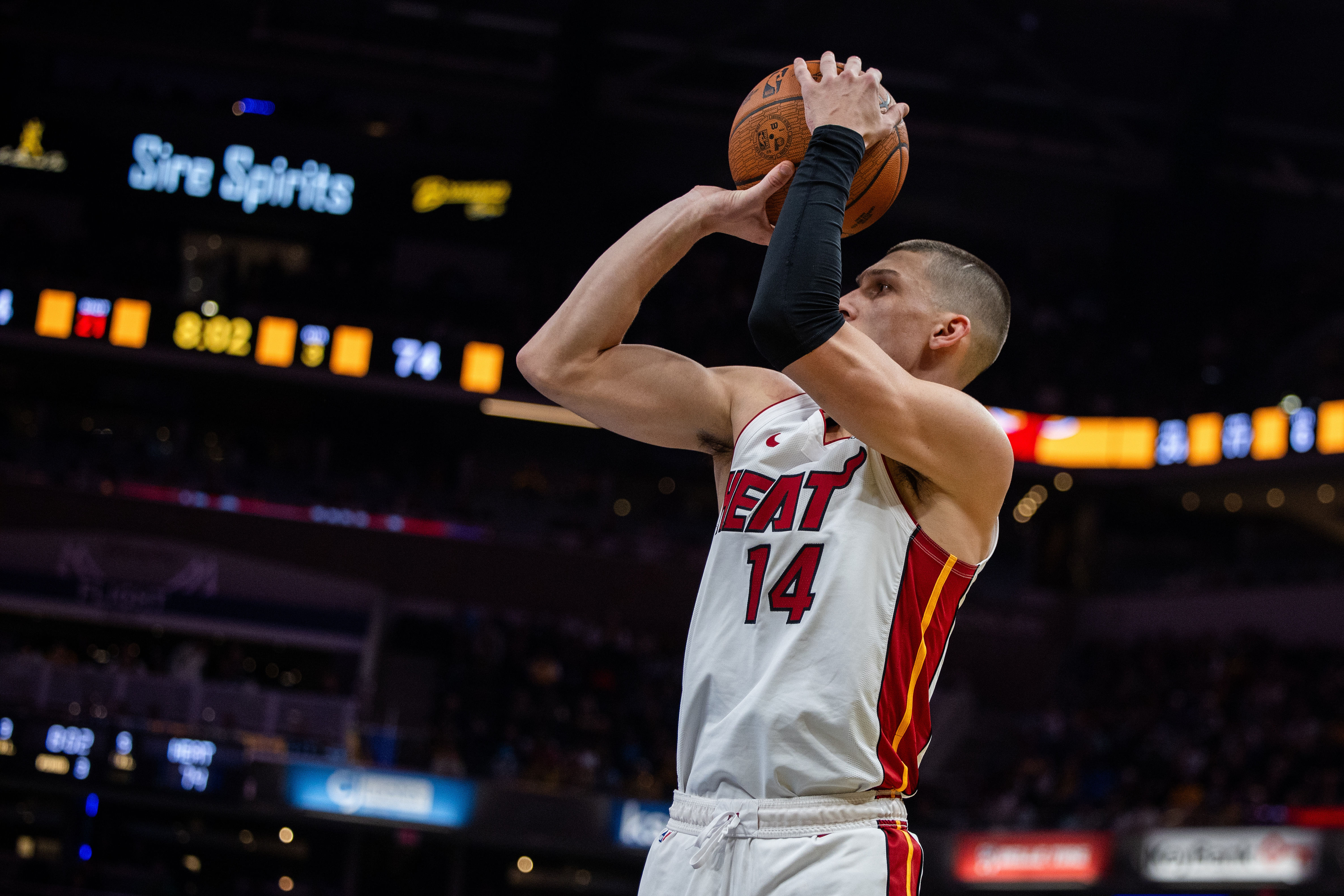 Miami Heat guard Tyler Herro shoots the ball against the Indiana Pacers at Gainbridge Fieldhouse. Photo Credit: Imagn