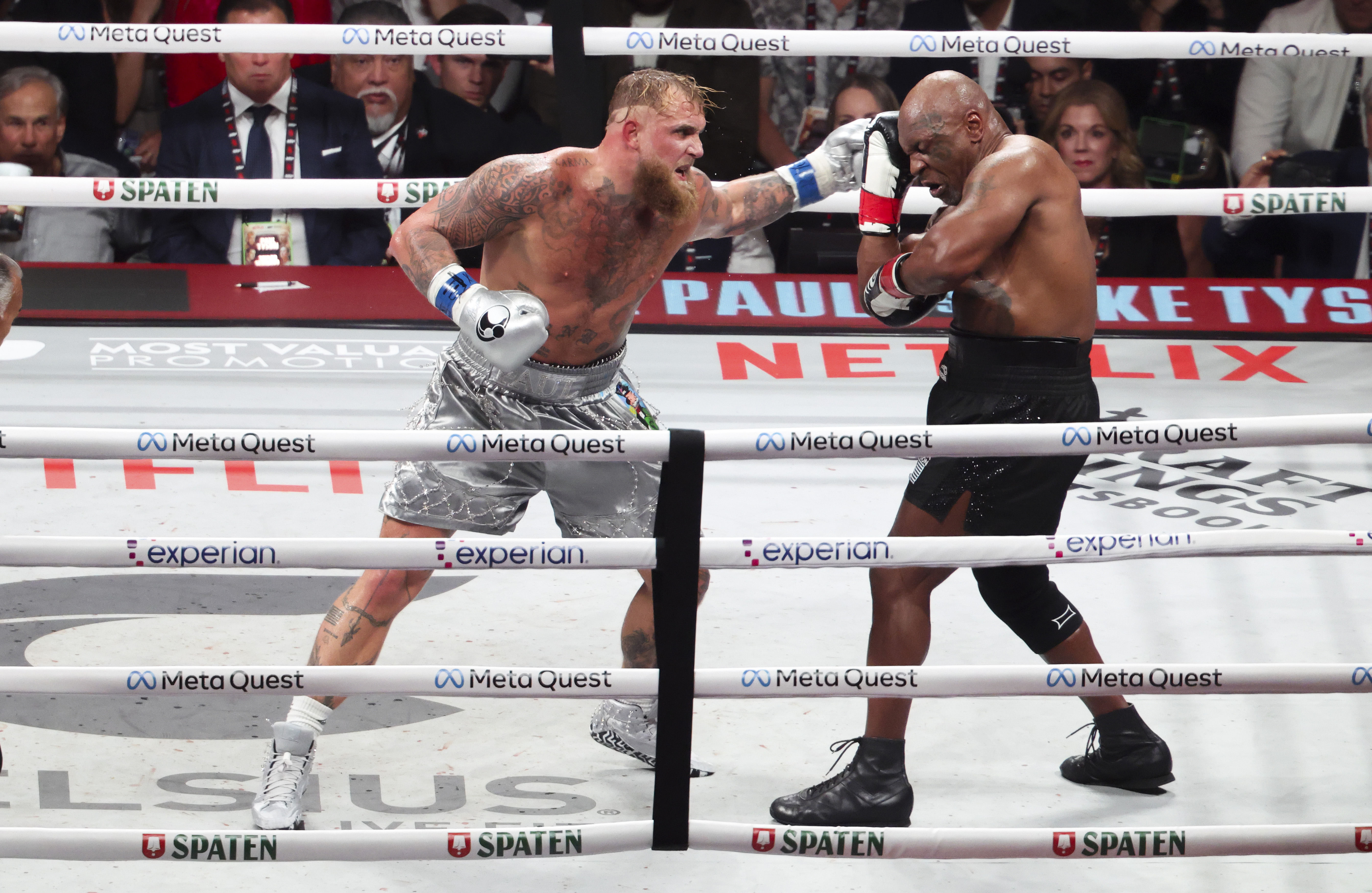 Mike Tyson (black gloves) fights Jake Paul (silver gloves) at AT&T Stadium. Photo Credit: Imagn