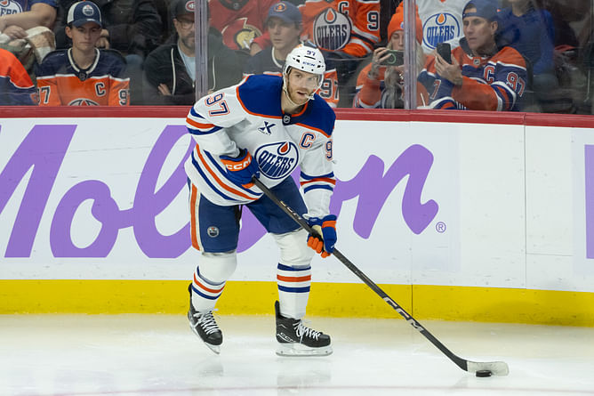 Biz makes bold comparison regarding Wayne Gretzky, Connor McDavid's hockey greatness after Oiler's star's 1000-point milestone