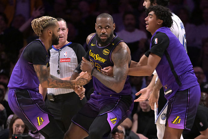 Is LeBron James playing tonight against San Antonio Spurs? Latest on Lakers superstar's availability (Nov. 27)