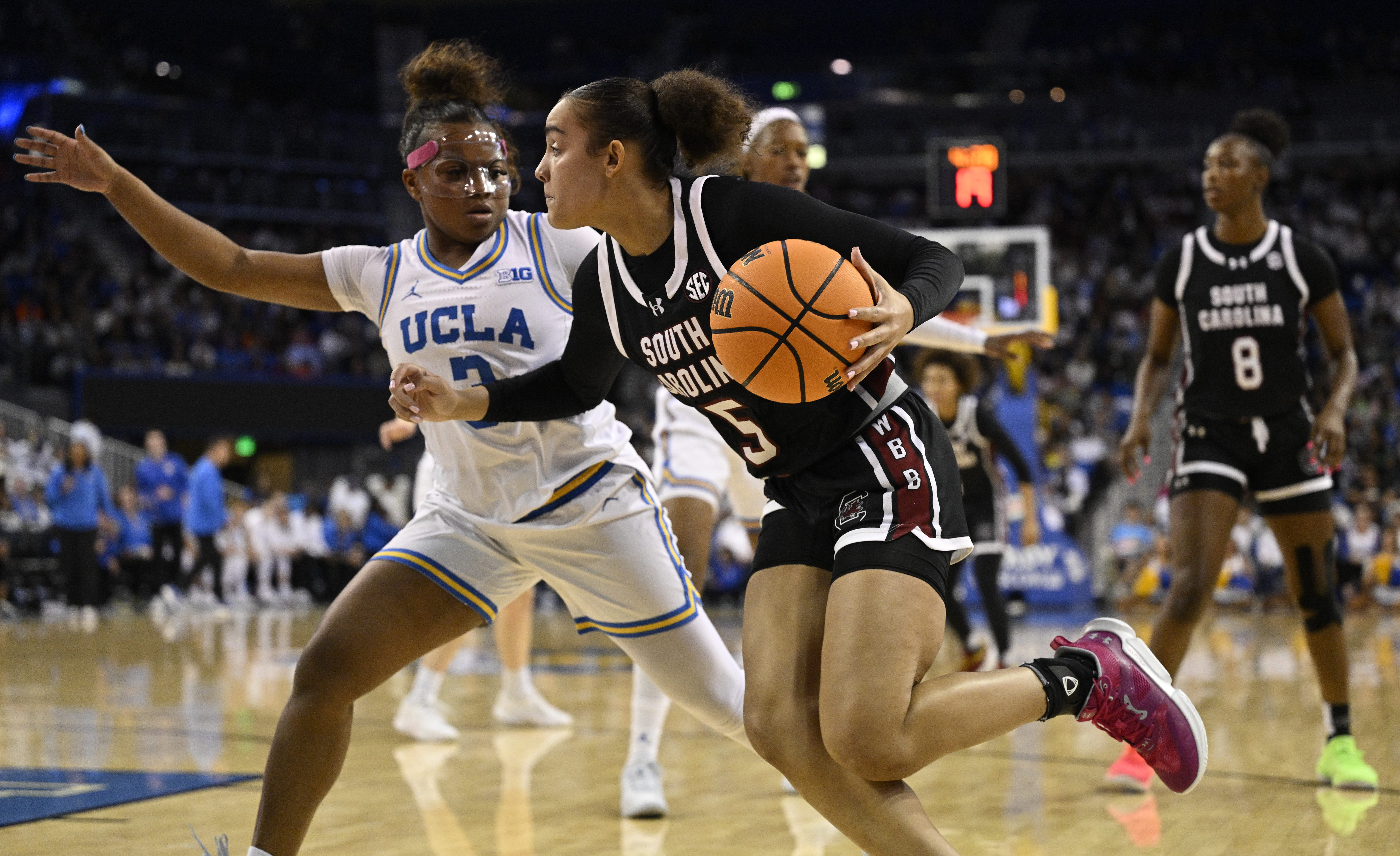 South Carolina Gamecocks guard Tessa Johnson (5) drives the baselines as UCLA Bruins guard Londynn Jones (3) defends during the third quarter. Photo: Imagn