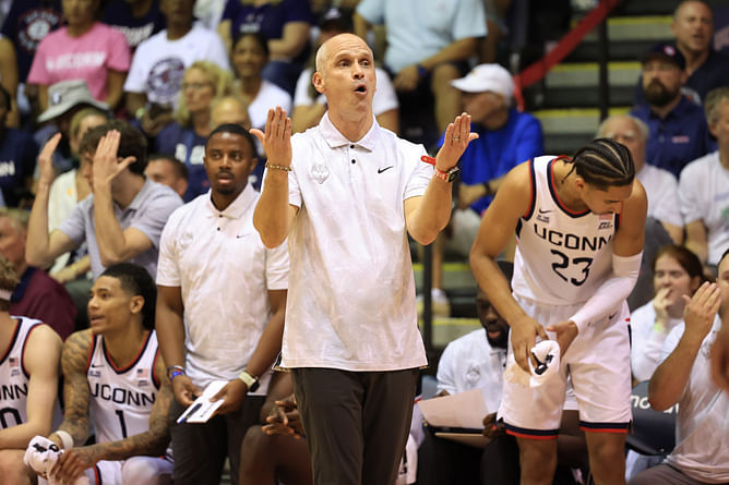 “Hurley is in shambles”: Hoops fans troll Dan Hurley’s UConn after 3-peat of defeats