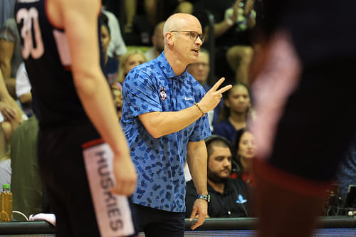  Hurley gives instructions during the NCAA game against the Colorado Buffaloes at Lahaina Civic Center. Photo: Imagn