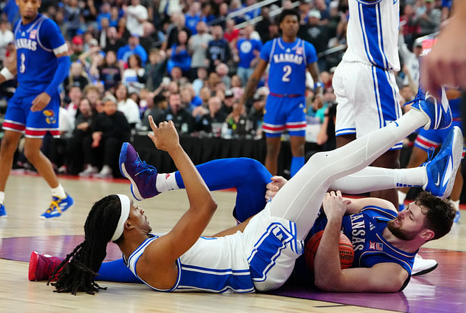 Top 10 funniest Hunter Dickinson memes after Kansas senior gets ejected in Duke game
