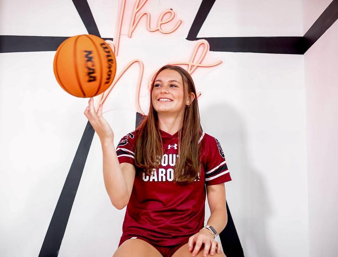 5-star prospect Kate Harpring shares snaps from her visit to Dawn Staley&#039;s South Carolina Gamecocks (Image: IG kate_harpring26)