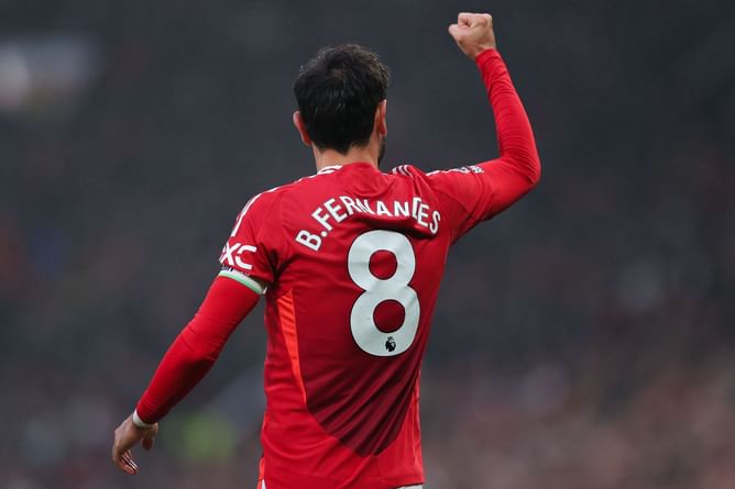 How Manchester United captain Bruno Fernandes saved a passenger in distress on flight