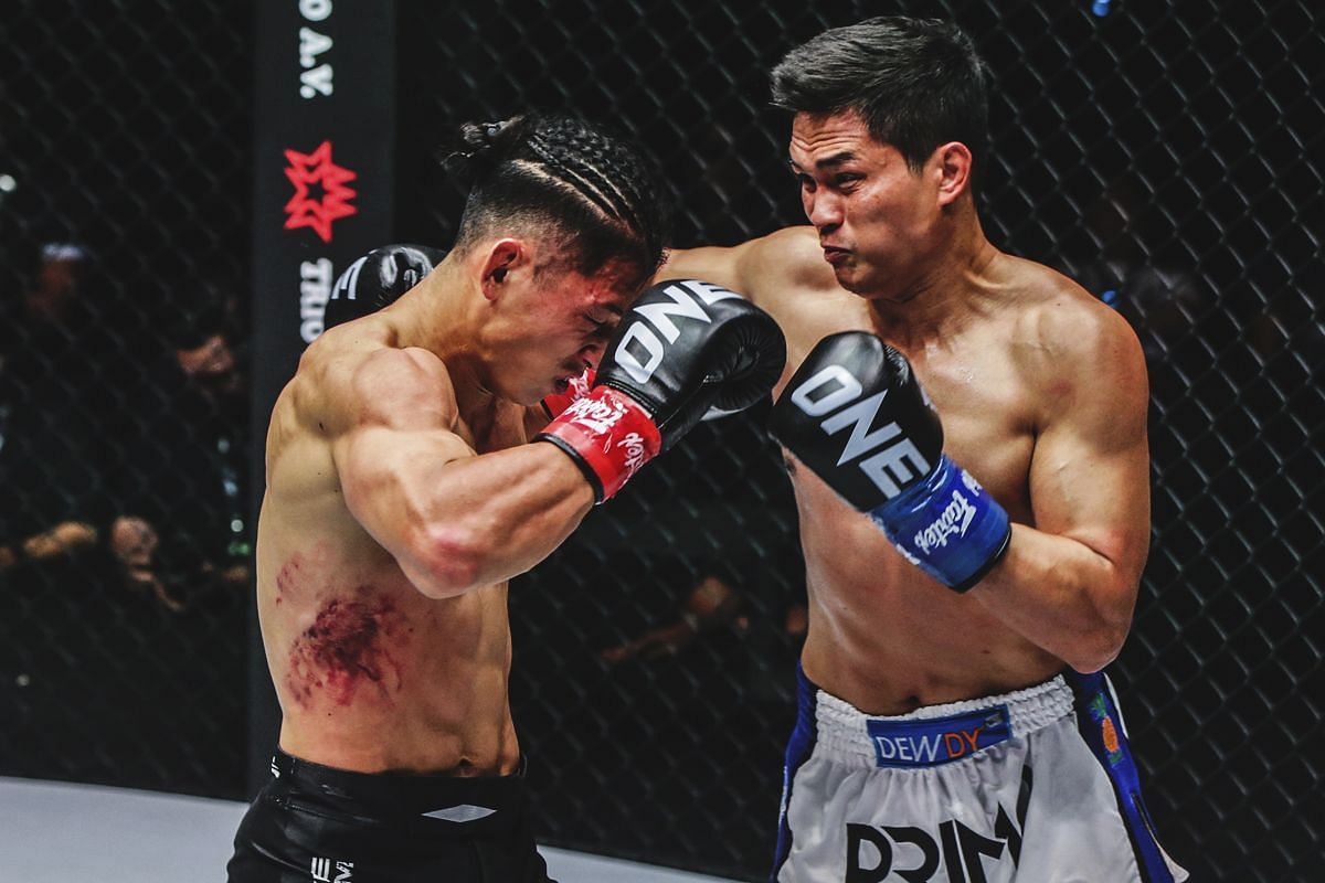 Petchtanong Petchfergus fighing Hiroki Akimoto | Image credit: ONE Championship