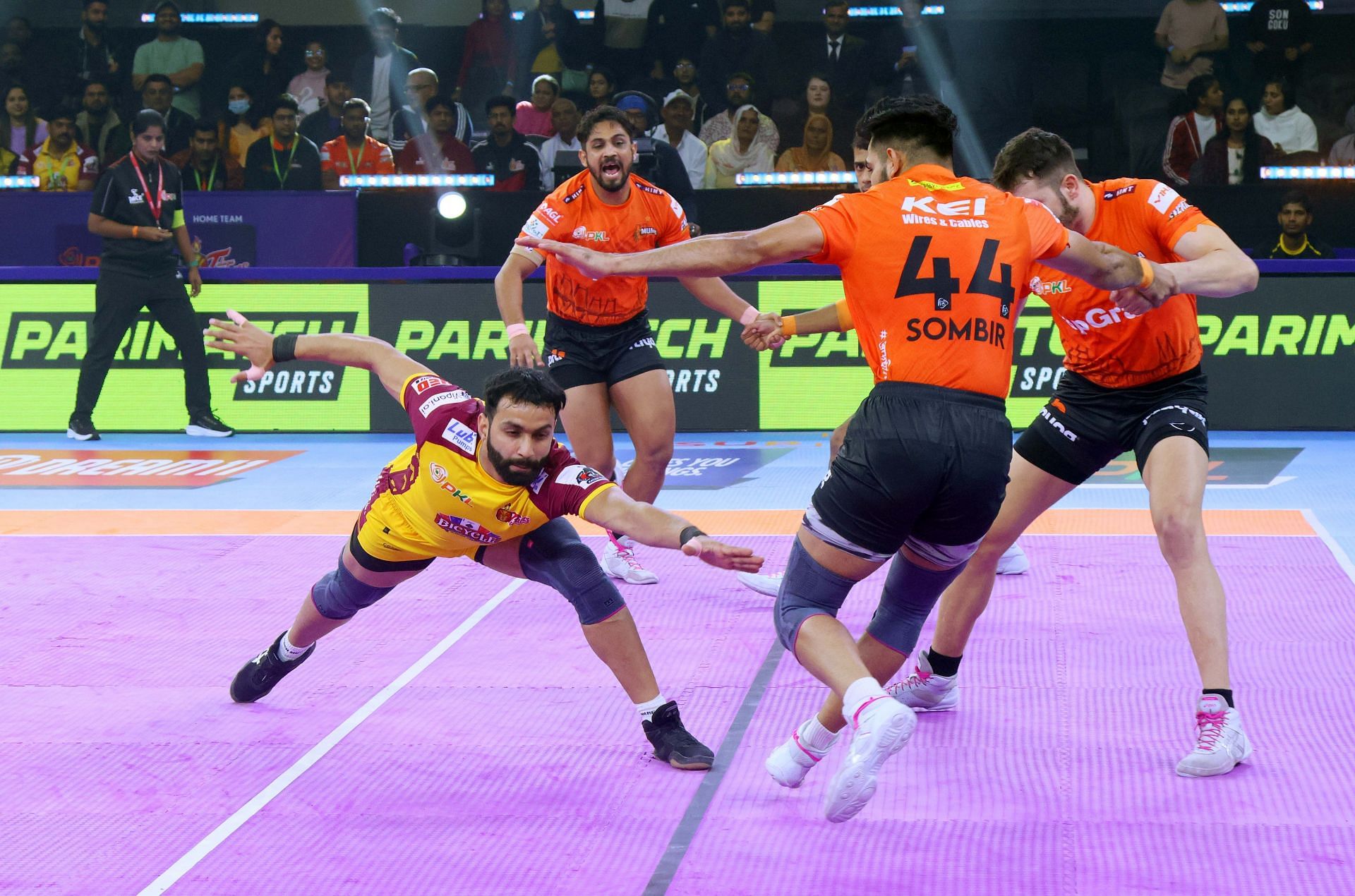 Telugu Titans captain Vijay Malik in action