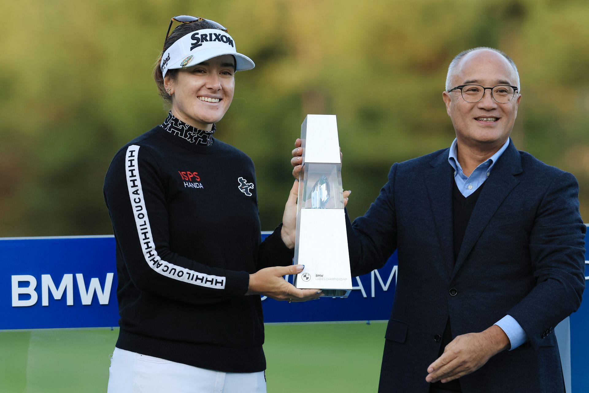 Hannah Green with the BMW Ladies Championship trophy 2024 - Final Round - Source: Getty