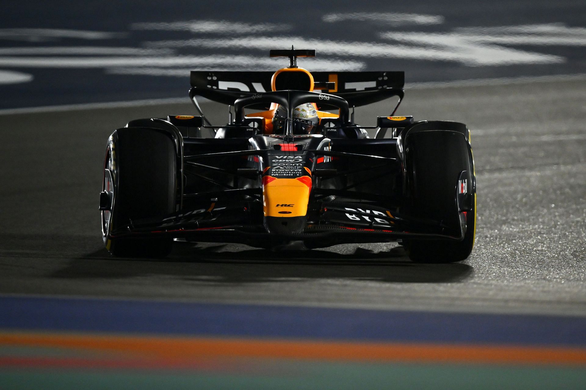 Max Verstappen driving the (1) Oracle Red Bull Racing RB20 during the Sprint - Source: Getty