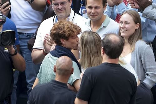 Janiik Sinner shares a kiss with girlfriend Anna Kalinskaya after winning US Open (Source: Getty)