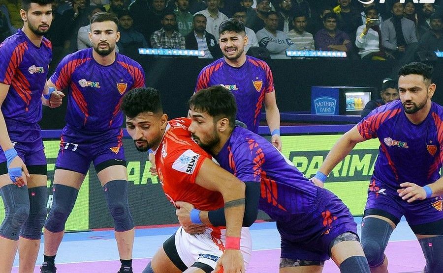 दबंग दिल्ली vs गुजरात जायंट्स (Photo Credit - @ProKabaddi)