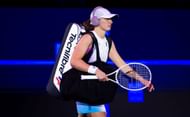 Swiatek walks out for her match in the WTA Finals 2024 (Source: Getty)