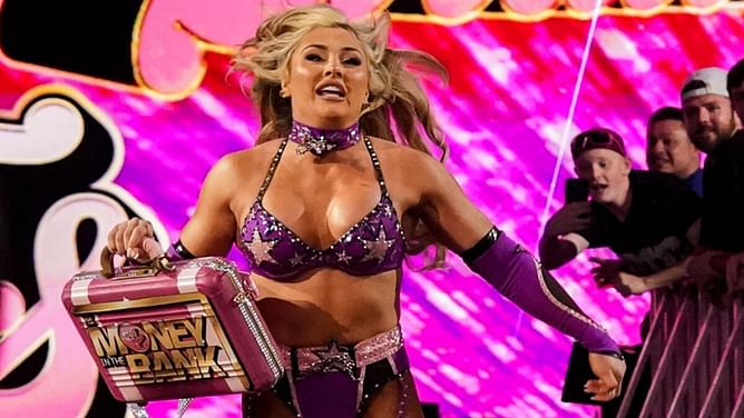 Top WWE Superstar steals championship for Tiffany Stratton and gifts it to her; latter reacts with a message