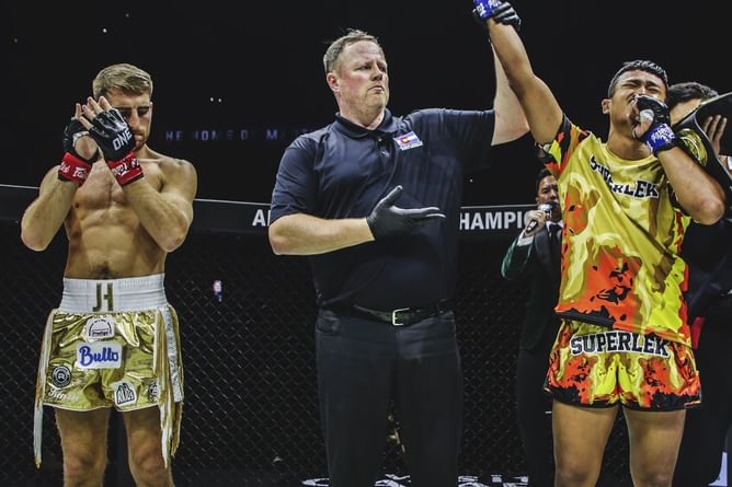“Back to the drawing board” - Jonathan Haggerty shares career update after losing bantamweight Muay Thai belt to Superlek