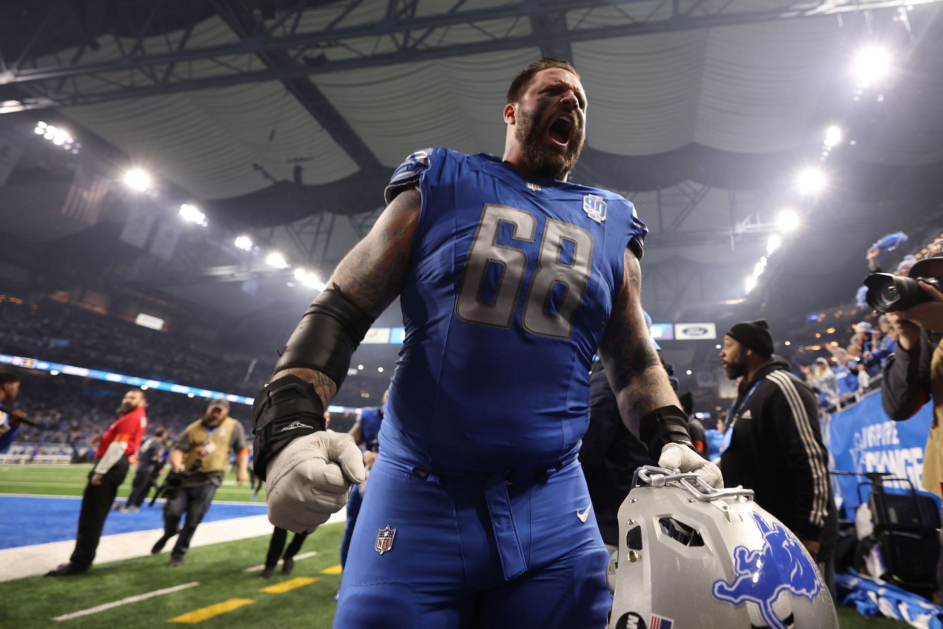 Taylor Decker Contract