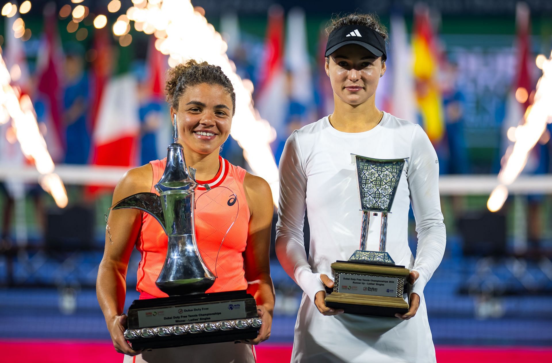 Jasmine Paolini (L) and Anna Kalinskaya with their Dubai Duty Free Tennis Championships trophies (Image: Getty)