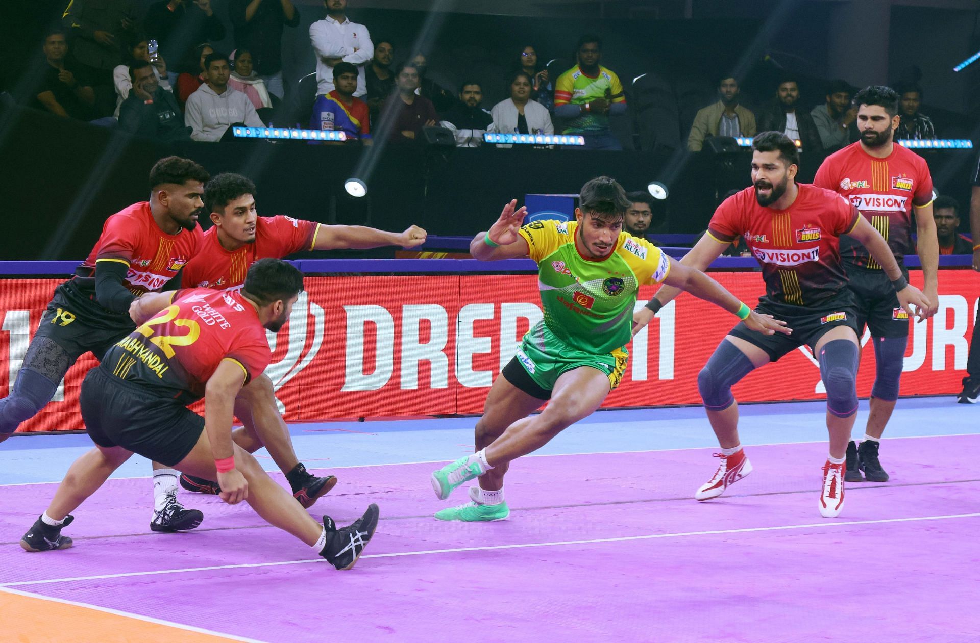 Devank of Patna Pirates in action