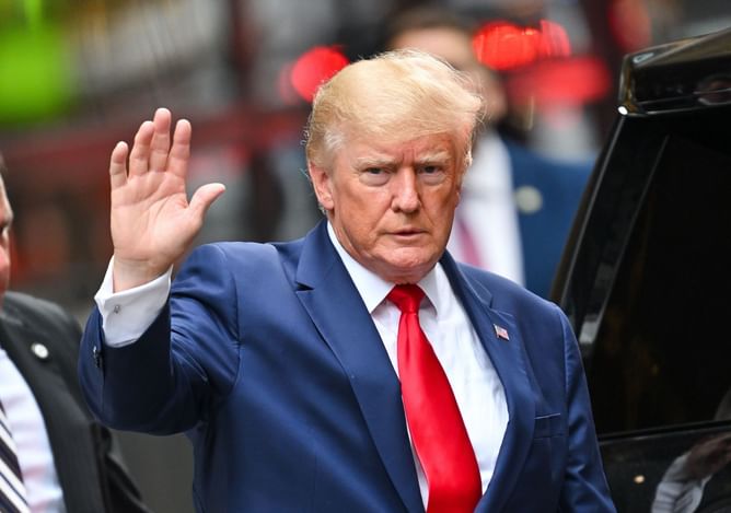 "This elitist blather is exactly why people vote for Trump"- Internet reacts to a professor tweeting "educated people vote blue"