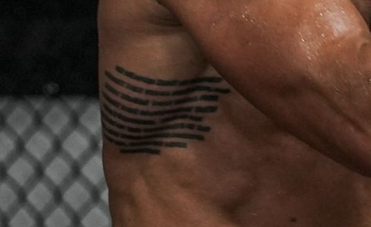 What does Michael Chandler&#039;s tattoo say?