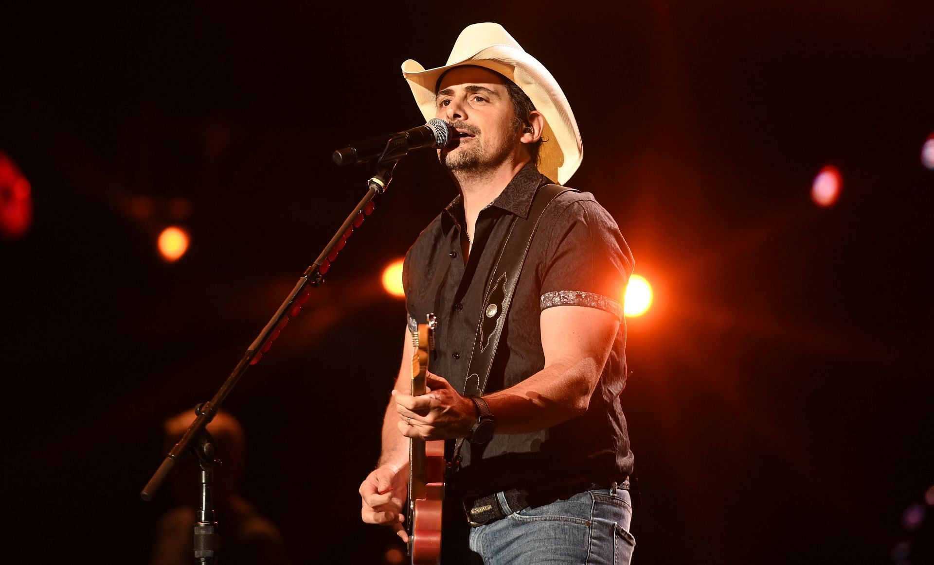 Brad Paisley (Image via Getty/@Paras Griffin)