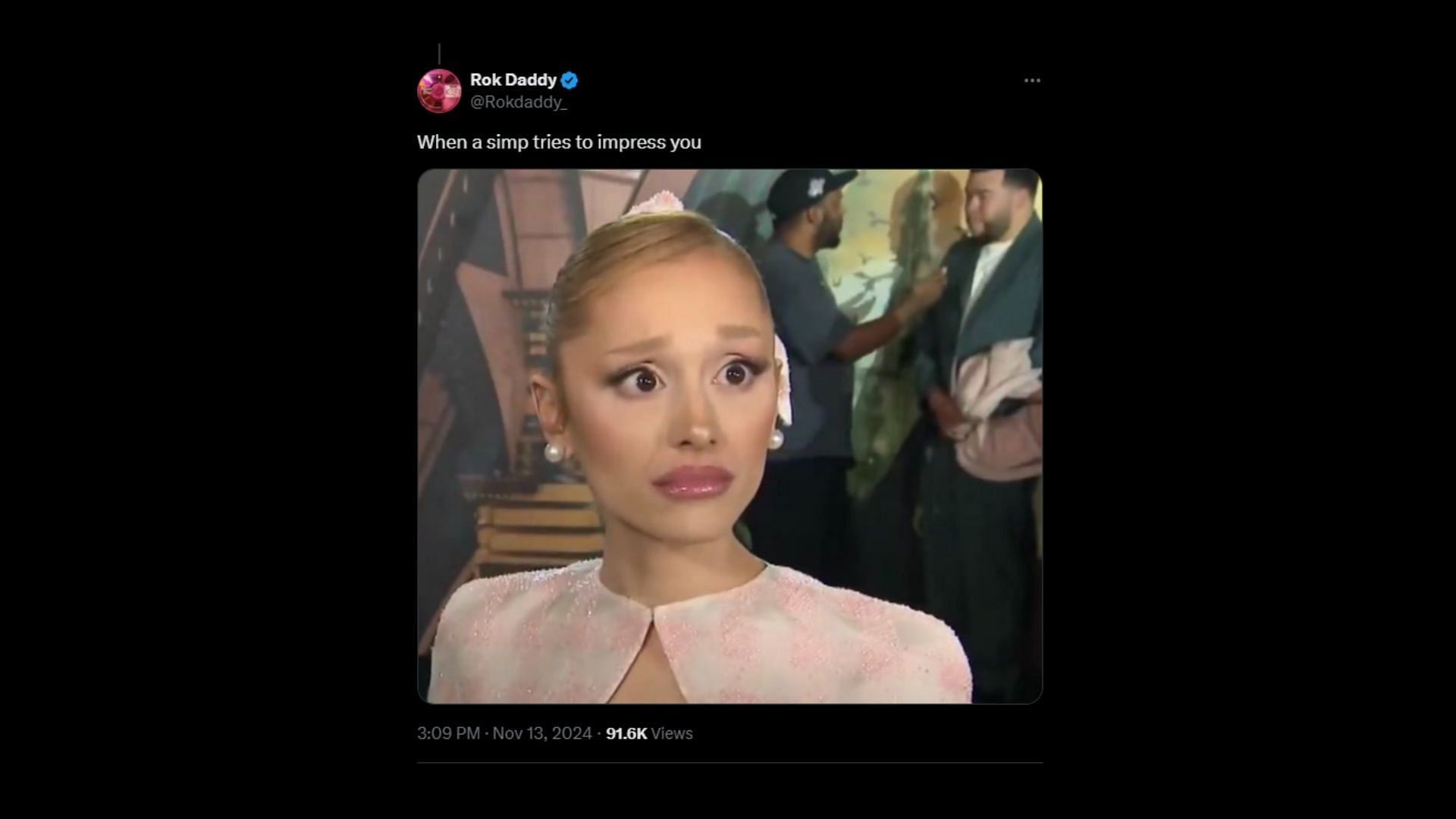 Netizens noticed Grande&#039;s reaction (Image via X/@ArianaToday)