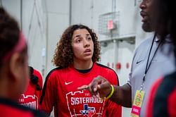 IN PIC: No. 1 basketball prospect Aaliyah Chavez hilariously replicates her sibling Kingston Chavez's pose