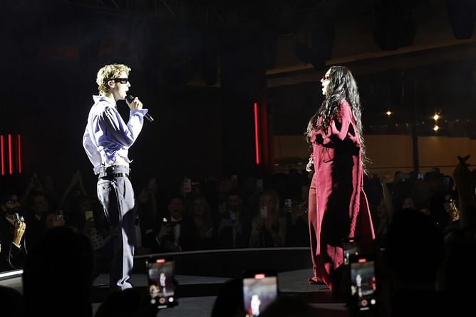"She looks more like Jimmy Fallon here" - Internet reacts to Charli XCX's impersonation of Troye Sivan for SNL sketch