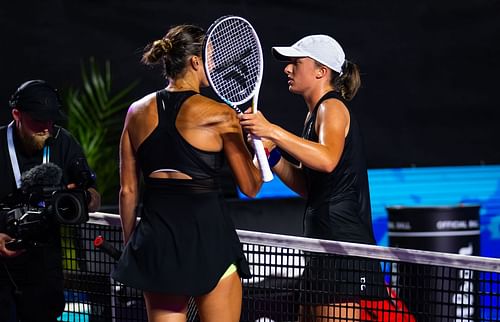 Aryna Sabalenka and Iga Swaitek at the 2023 WTA Finals (Getty)