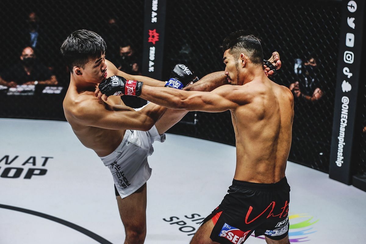 Christian Lee fighting Ok Rae Yoon | Image credit: ONE Championship