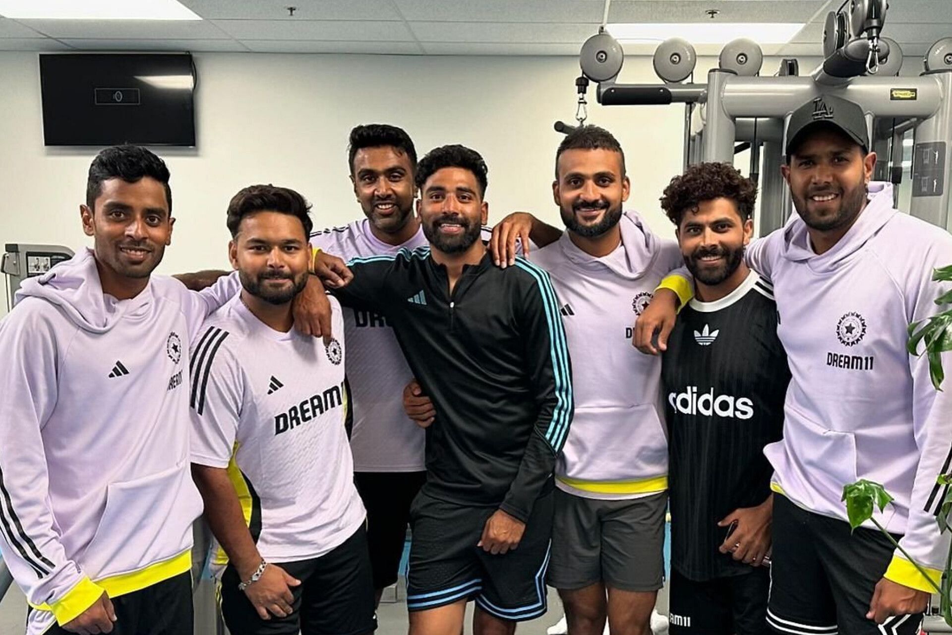 Rishabh Pant hits the gym with Ravindra Jadeja and other cricketers (Image via X-@RishabhPant17)