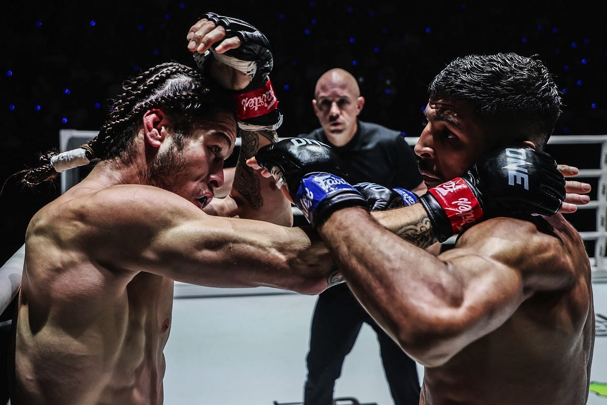 WATCH: Mohamed Younes Rabah lights Bangkok up with electrifying showdown against Eddie Abasolo -- Photo by ONE Championship